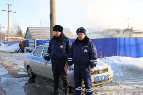 В Мордовии сотрудники ДПС спасли от смерти двух мужчин