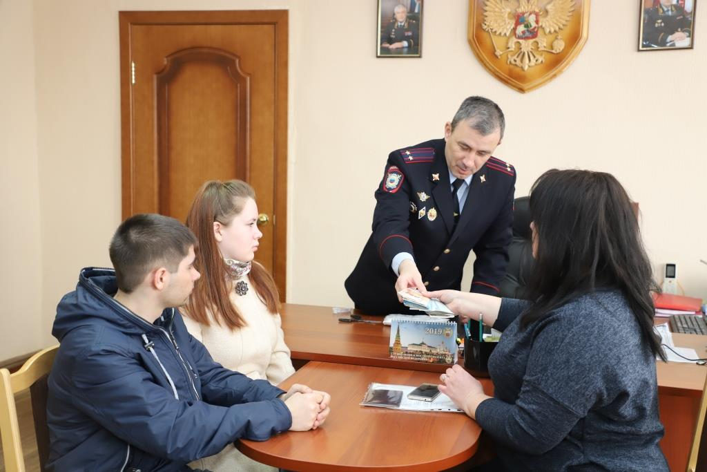 В Мордовии молодые люди нашли 207 тысяч рублей: они отнесли деньги в полицию