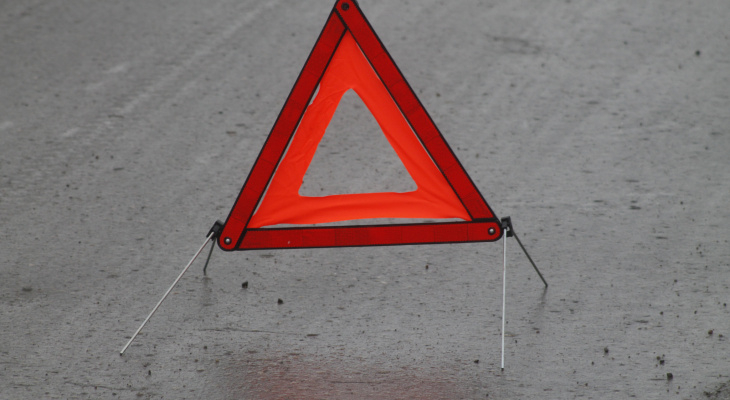 В Саранске экскаватор-погрузчик наехал на мужчину