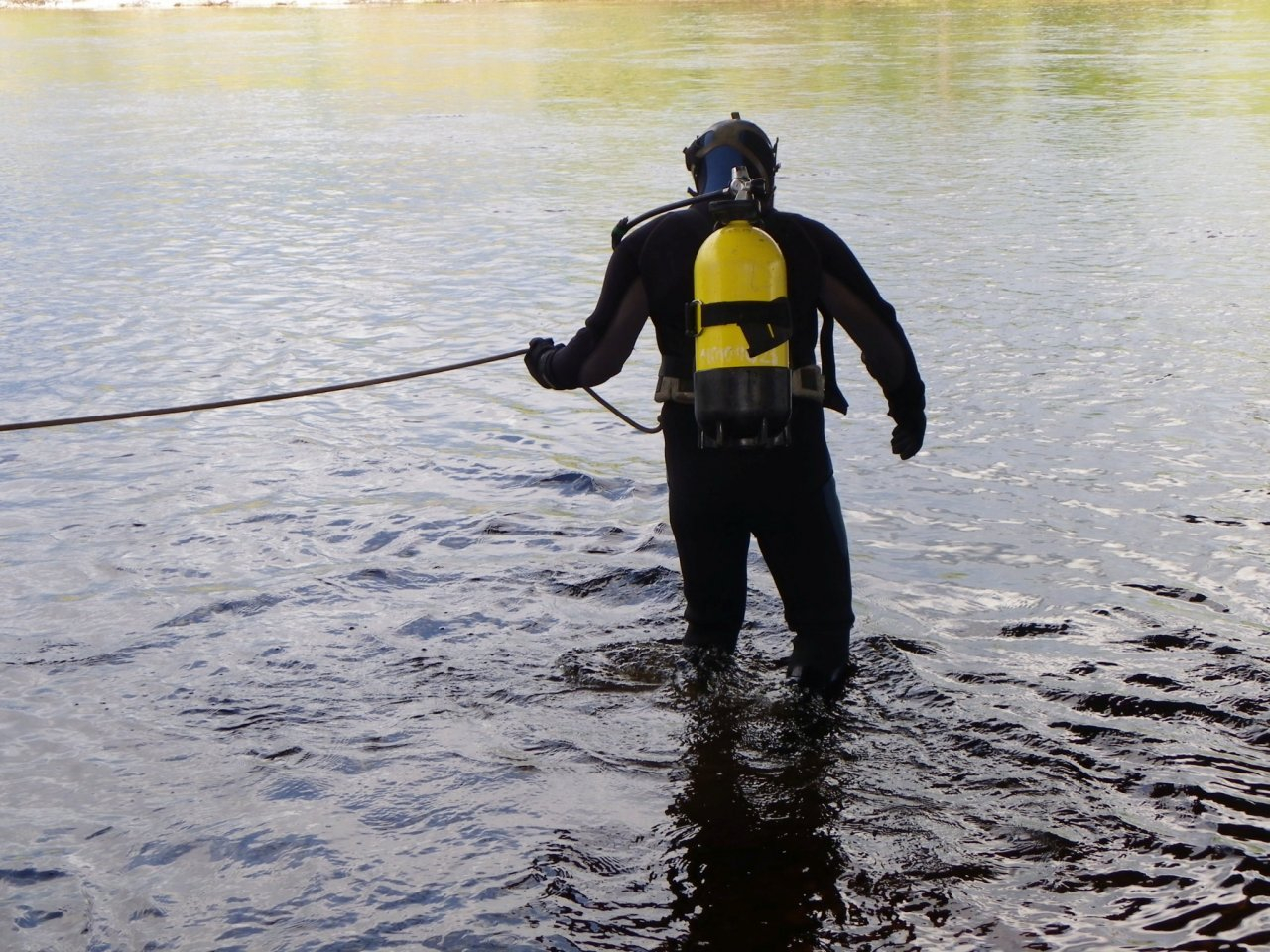 В Мордовии водолазы ведут поиски четырехлетнего ребенка, который упал в реку Алатырь