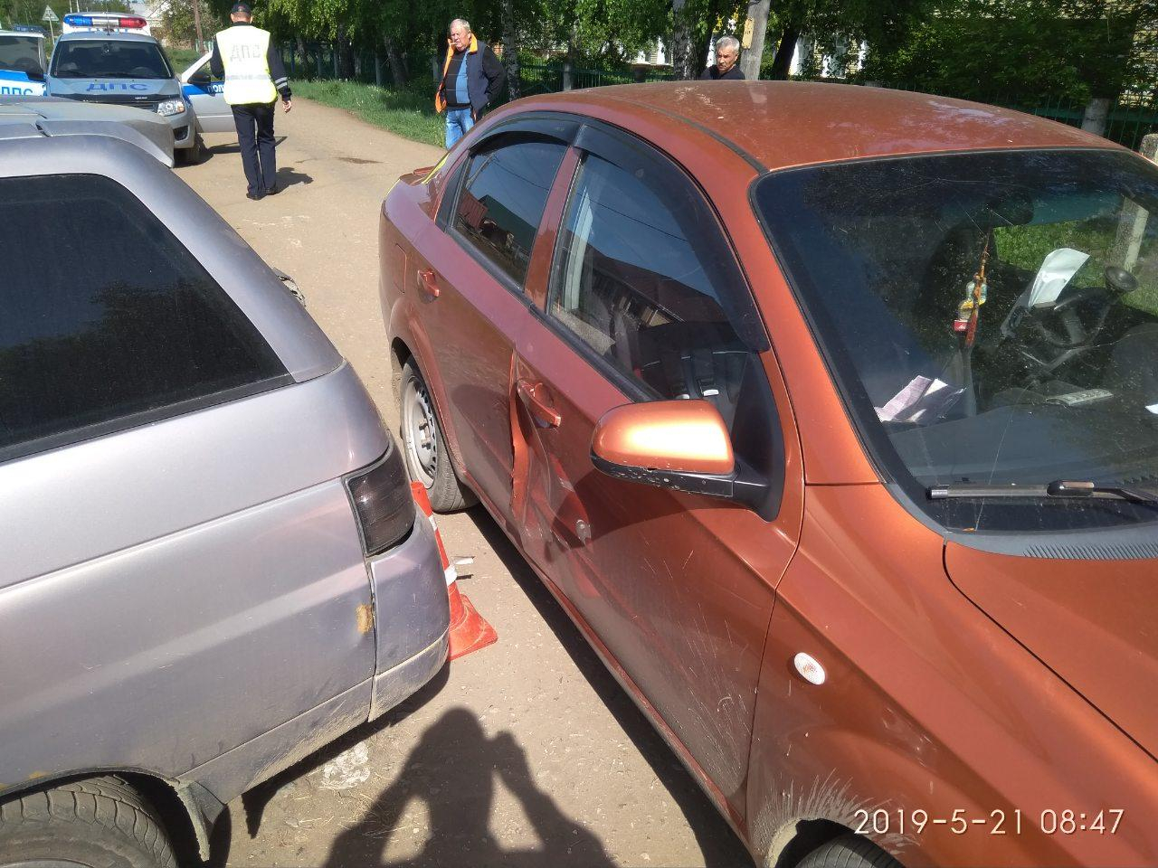 При столкновении двух легковушек в Мордовии пострадал ученик второго класса