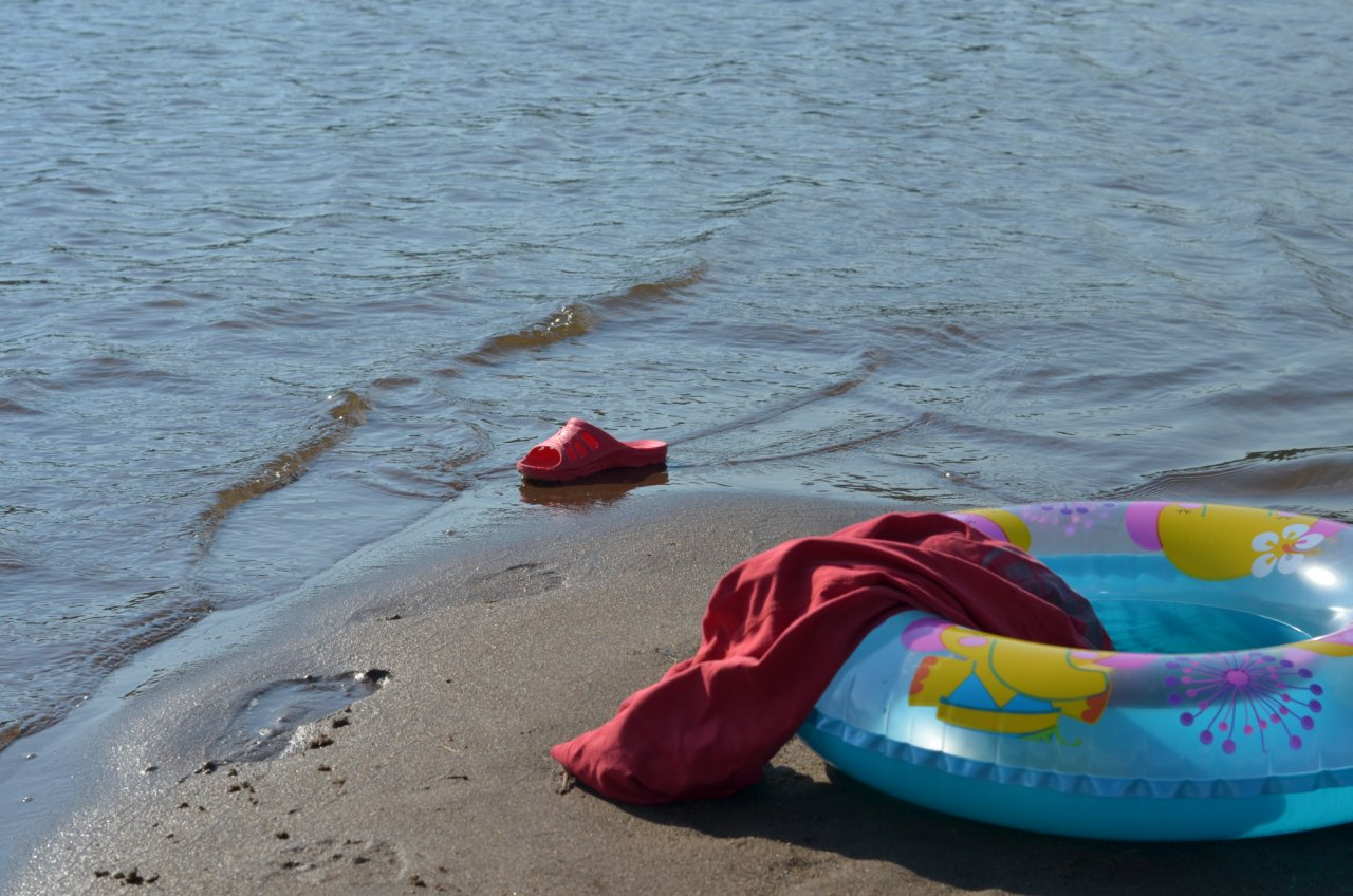 Не умеющая плавать девочка утонула в одном из водоемов Мордовии