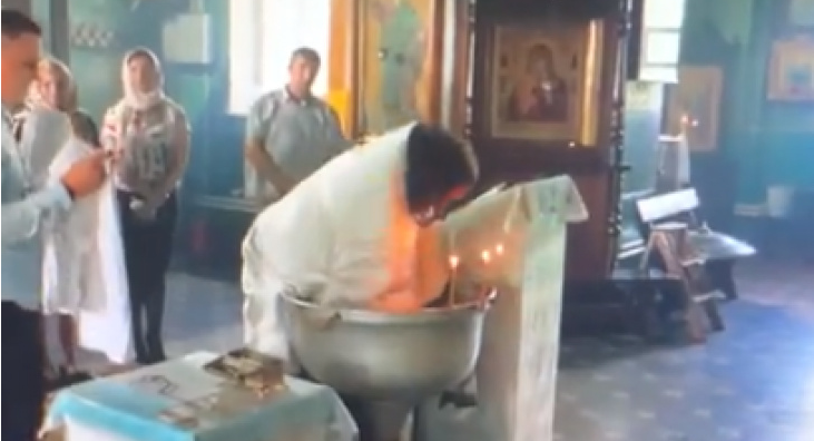 Священник во время крещения едва не убил годовалого малыша