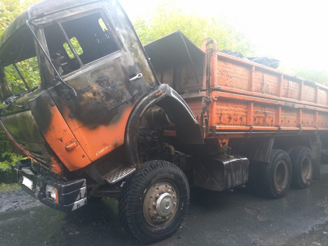 В Мордовии на ходу вспыхнул «КАМАЗ»: водитель получил ожоги кистей, предплечий и носа