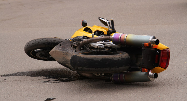 В Мордовии мотоциклист без прав и шлема разбился насмерть