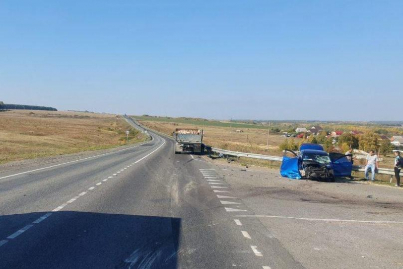 Подробности ДТП в Мордовии с тремя пострадавшими: легковушка не уступила дорогу «КАМАЗу»