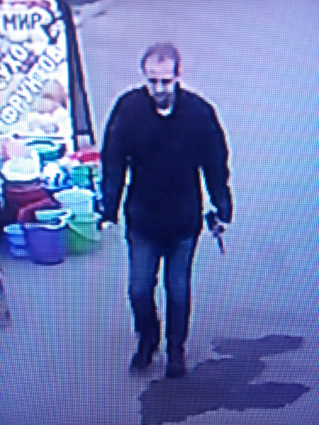 В Саранске полицейские ищут мужчину, укравшего деньги из торгового павильона на рынке