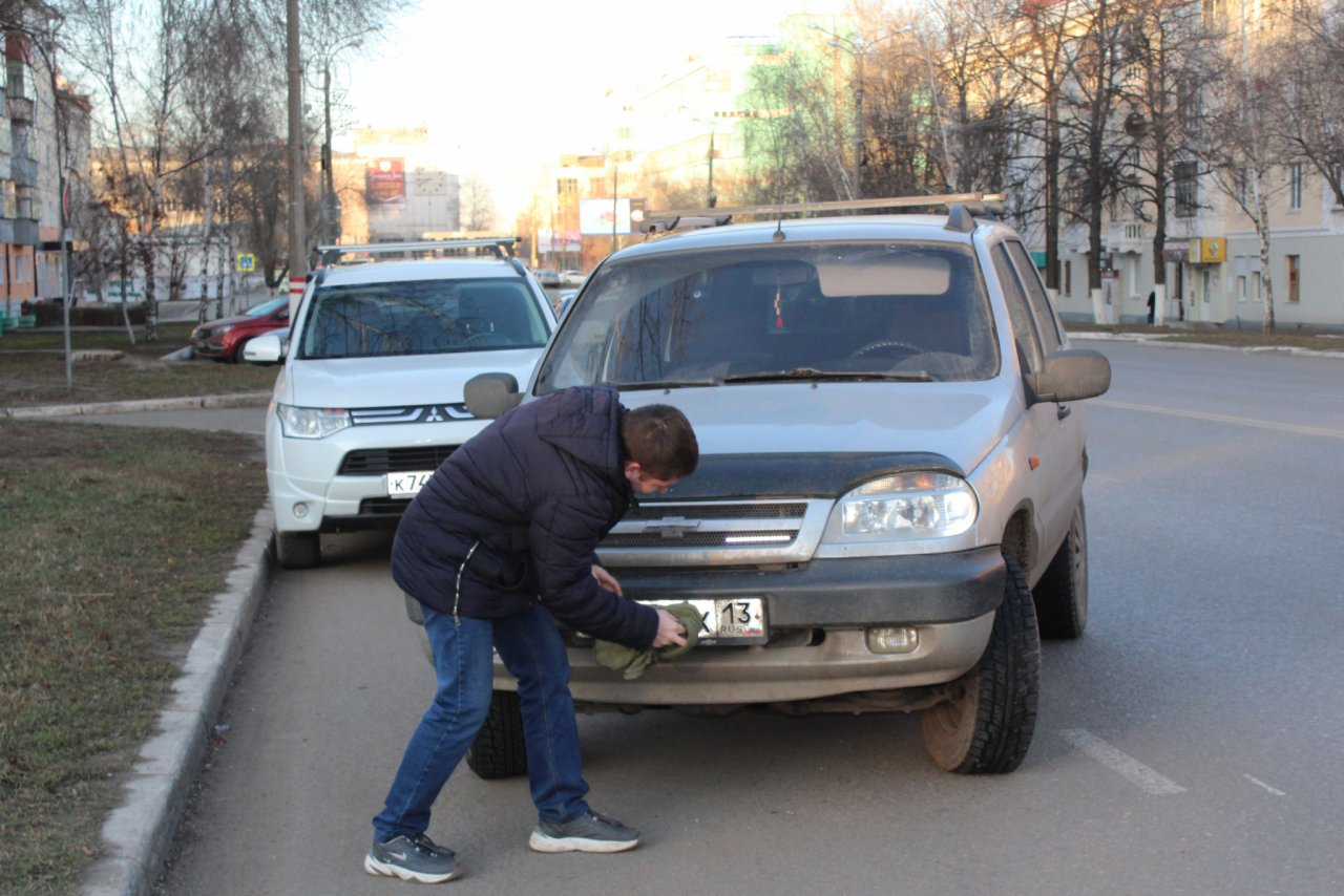 На дорогах Саранска ловили водителей с грязными номерами