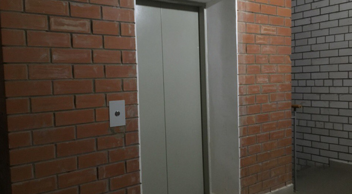 Росгвардейцы задержали жителя Саранска, который пытался разгромить кабину лифта