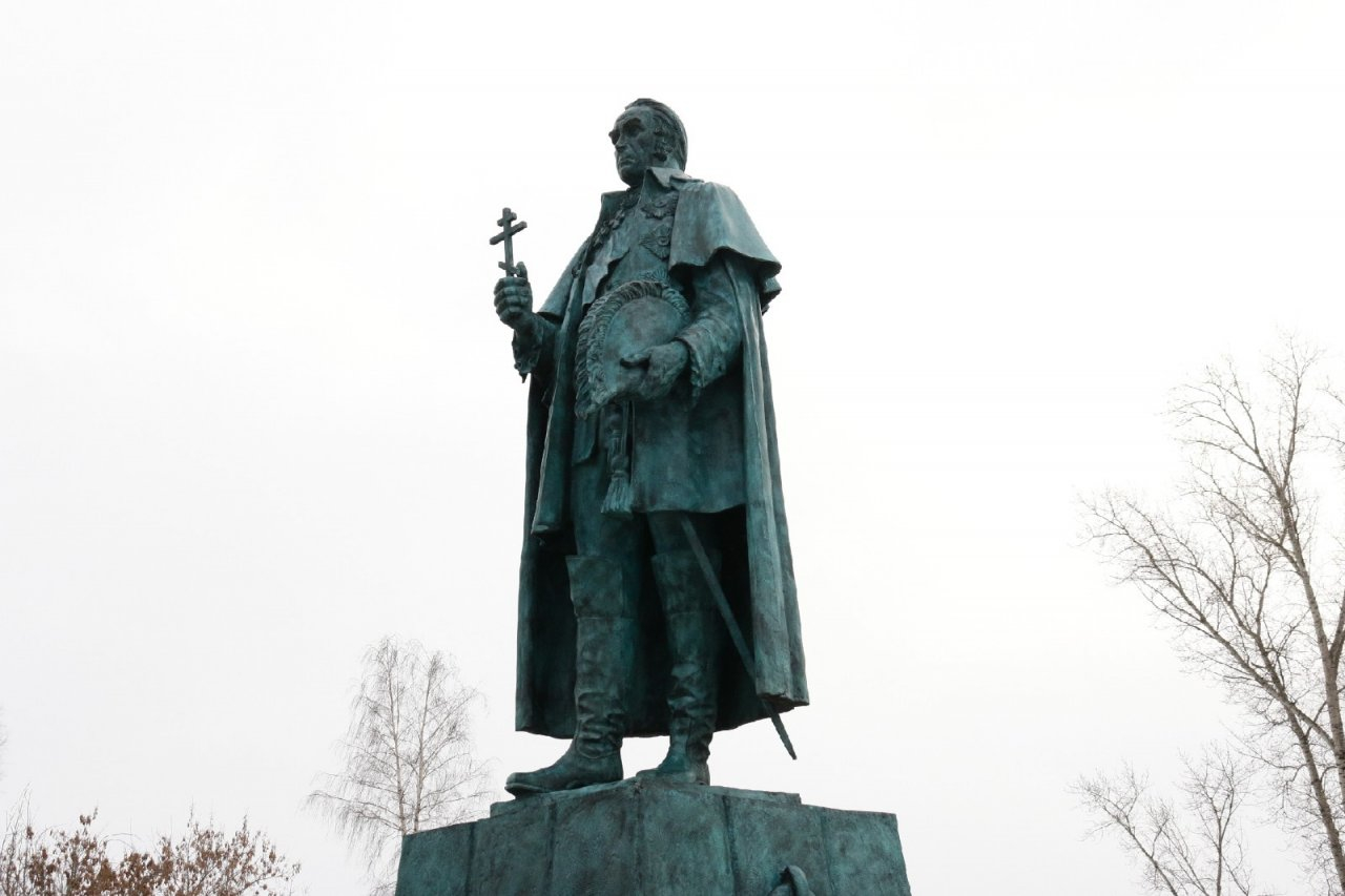 В Мордовии открыли памятник адмиралу Федору Ушакову