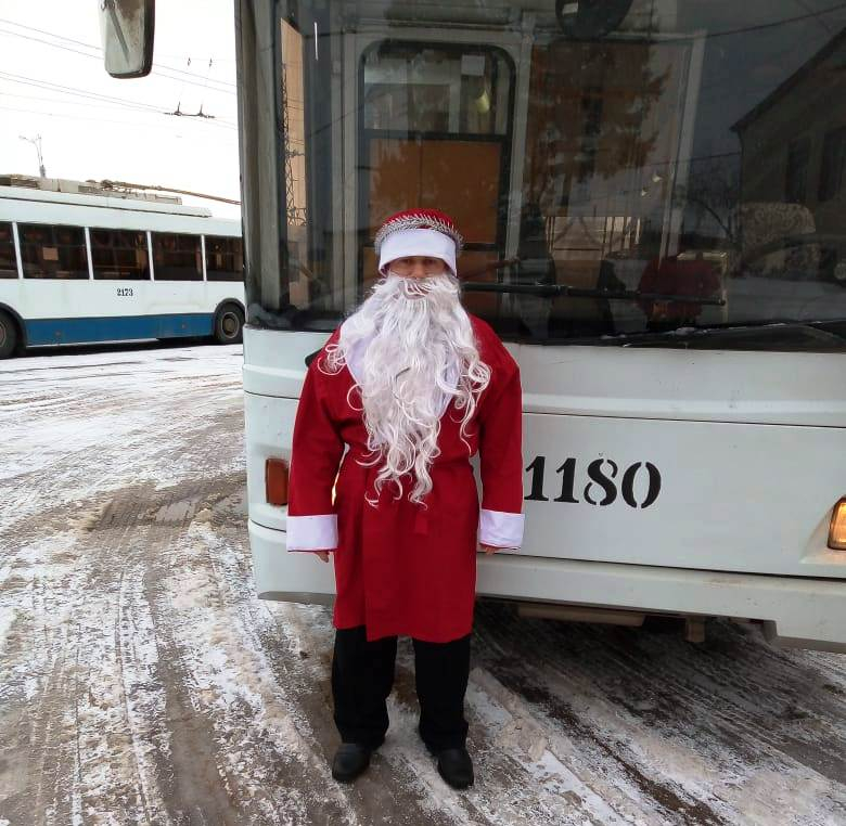 Деда Мороза и Снегурочку можно встретить в муниципальном транспорте Саранска