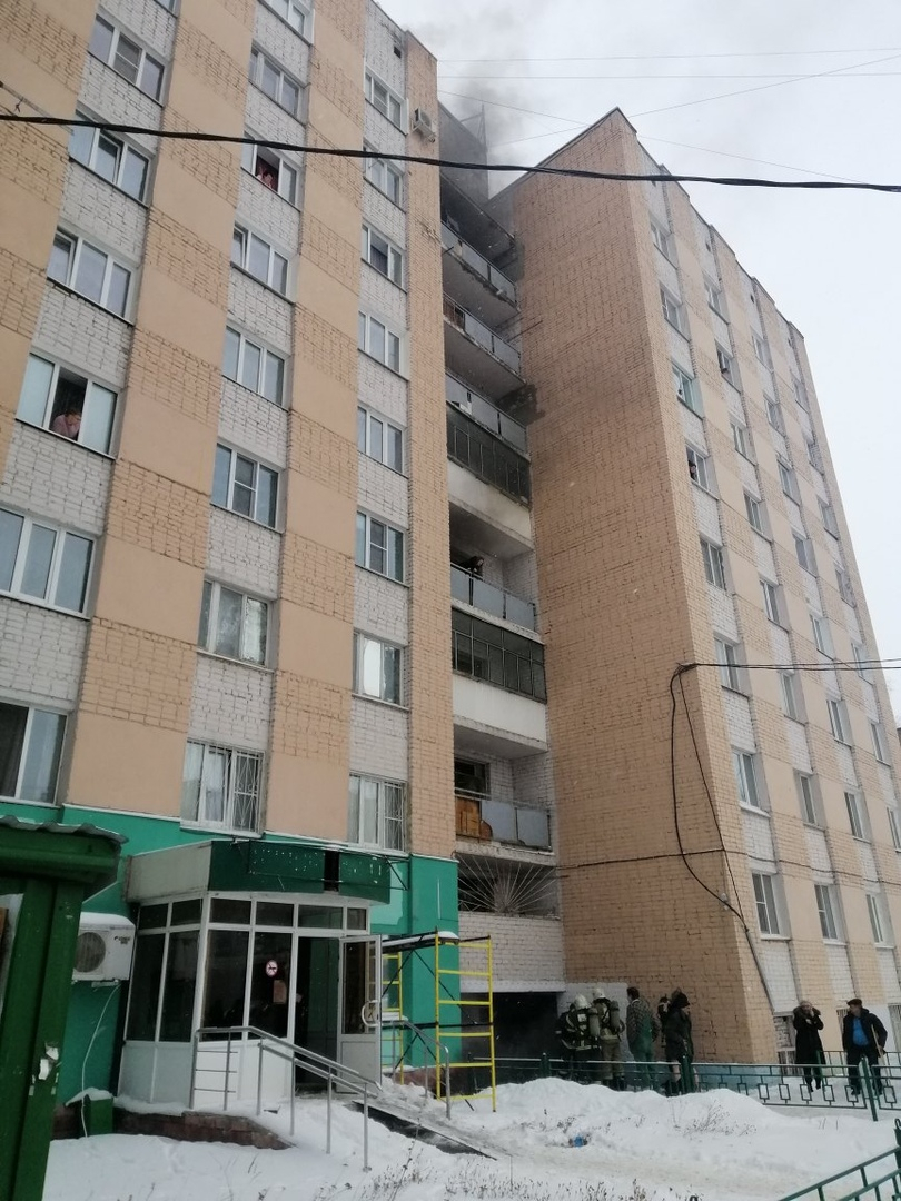 60 человек эвакуировали из-за пожара в подвале многоэтажки в Саранске