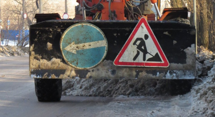На одной из улиц Саранска временно ограничат стоянку из-за уборки снега и наледи