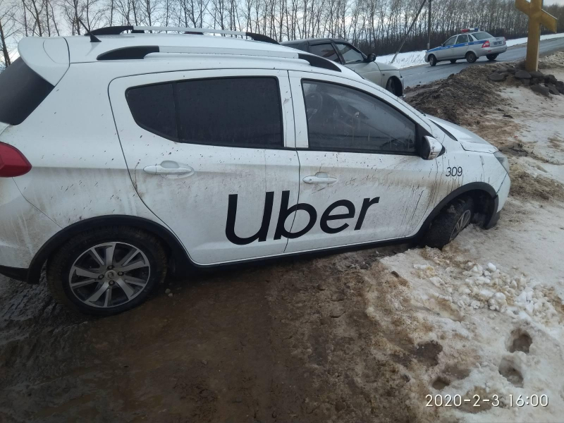 В Мордовии таксист-лихач без прав устроил ДТП