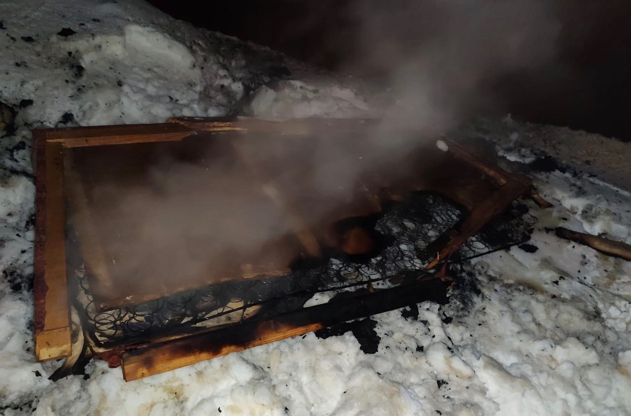 В Мордовии соседи через окно вытащили мужчину из горящего дома