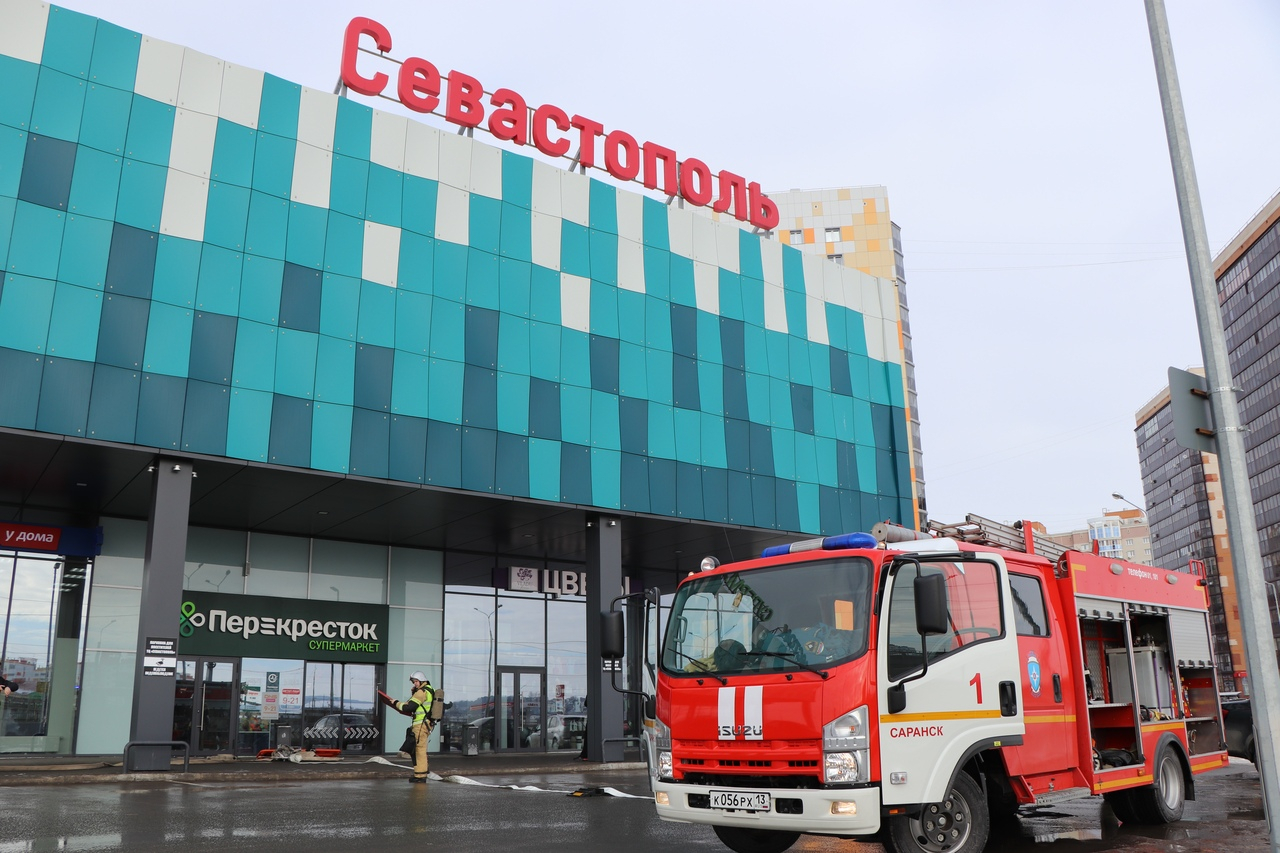 Сотрудники МЧС «потушили пожар» в ТК «Севастополь» в Саранске