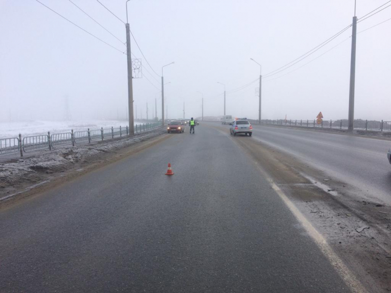 На Северо-Восточном шоссе не смогли разъехаться два авто: три человека пострадали