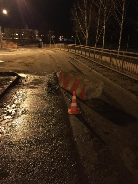 В Саранске автомобиль такси «влетел» в бетонный блок: пострадала пассажирка