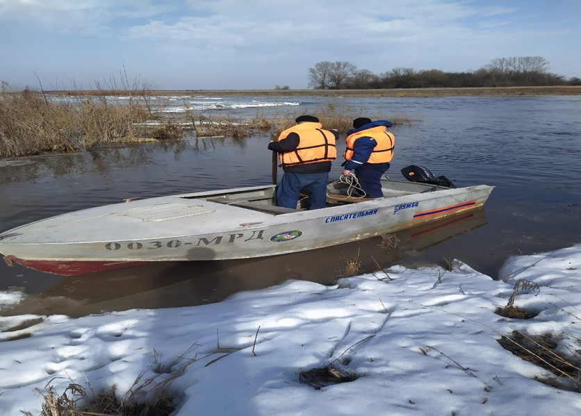 Вода прибывает: в одном из сел Мордовии организована лодочная переправа