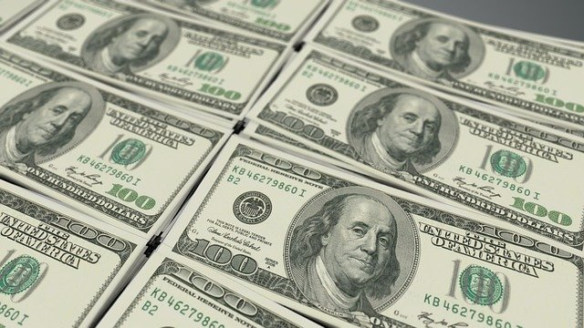Доллар может подорожать до 100 рублей в России