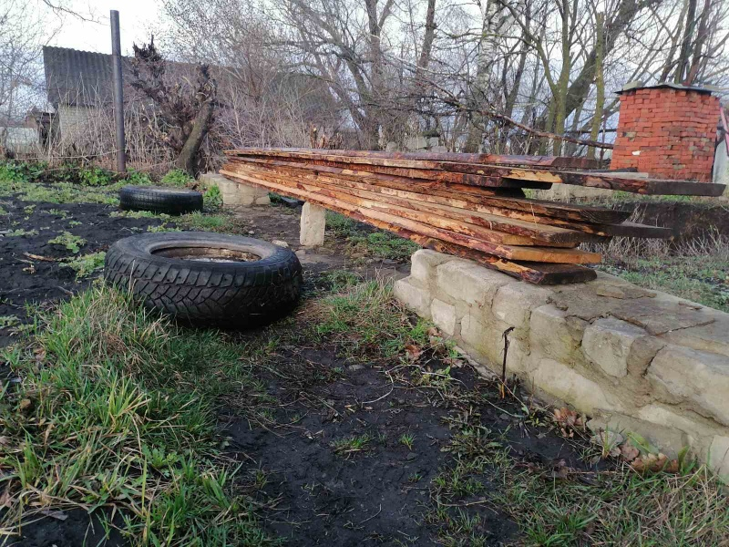 Житель Мордовии украл из гаража соседа двигатель и сосновый тес