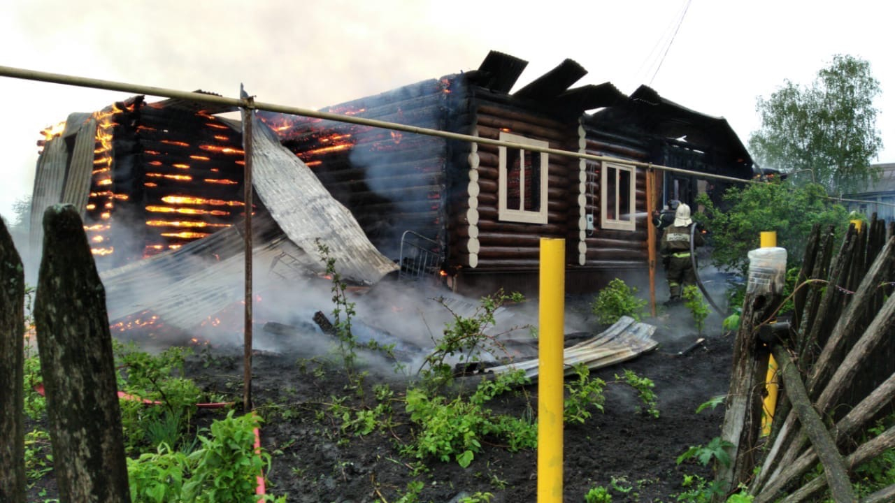 Успели выбежать, но вернулись за документами: пожилые супруги погибли при пожаре в Мордовии