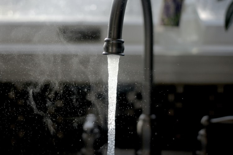 Досрочно возобновлена подача горячей воды в жилые дома центра Саранска