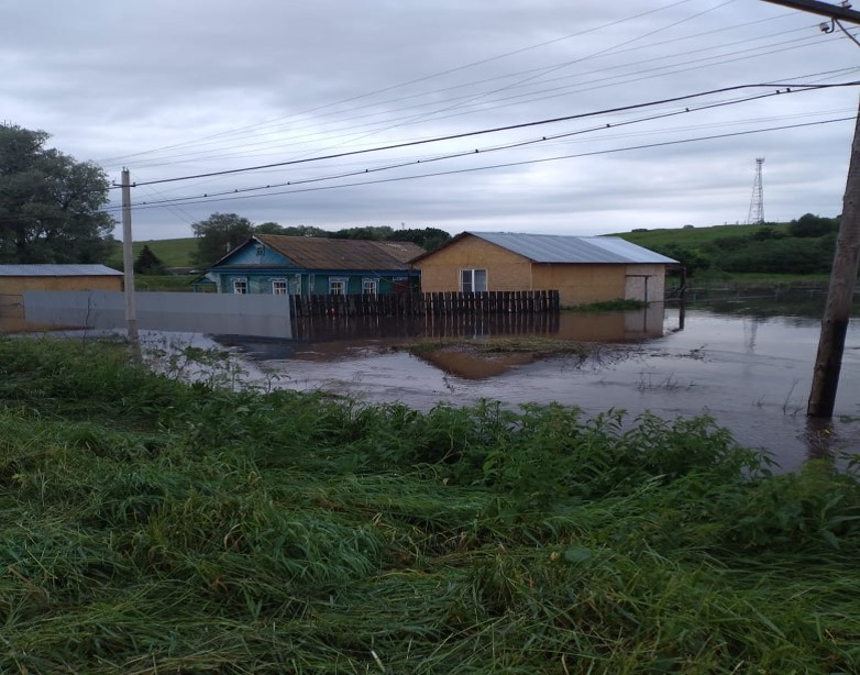 Из-за сильных дождей подтопило четыре дома и 120 участков в одном из сел Мордовии