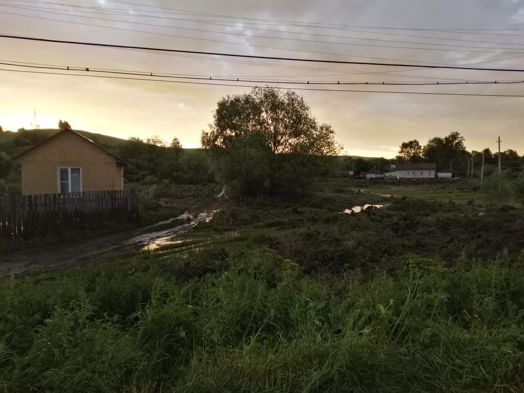 Несколько улиц освободились от воды в мордовском селе
