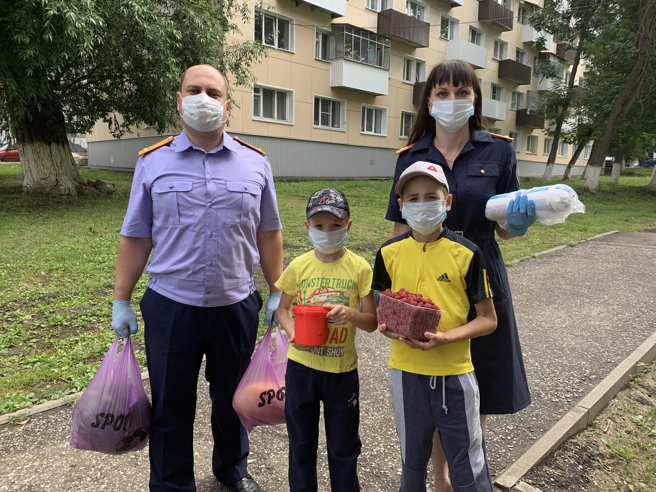 Сотрудники Следкома помогли многодетной семье из Саранска