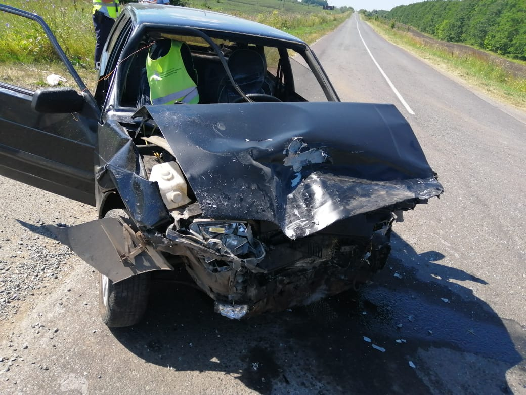 В Мордовии водитель «Калины» не уступил дорогу и отправил двух человек в больницу