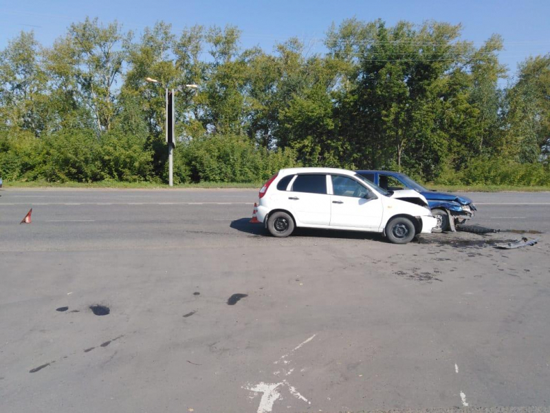 «Лада» и «ВАЗ» столкнулись в Саранске: пострадали оба водителя