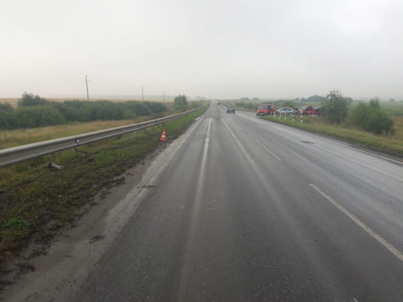 На дороге был туман: В Мордовии водитель «Форда» влетел в отбойник