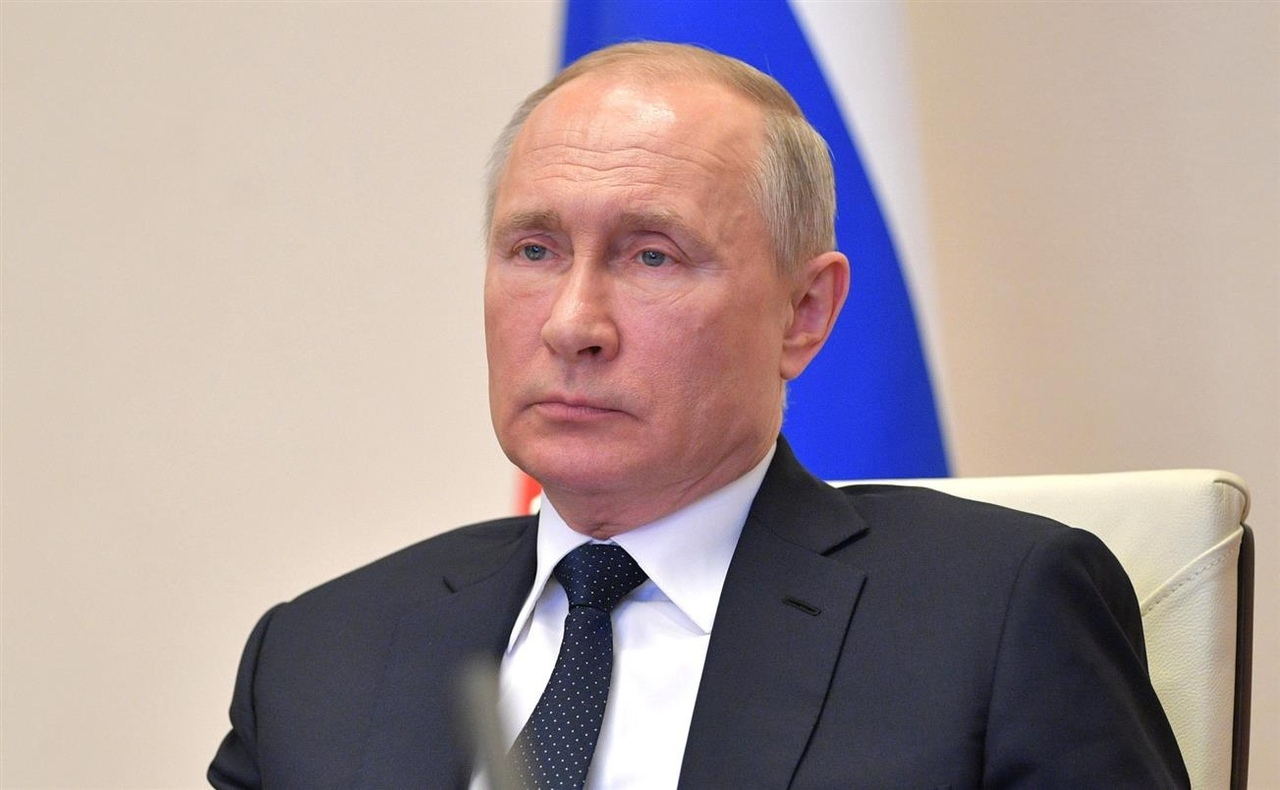 Опубликованы декларации о доходах Путина и Мишустина