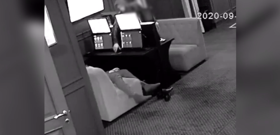 В Саранске у спящего посетителя букмекерской конторы украли телефон