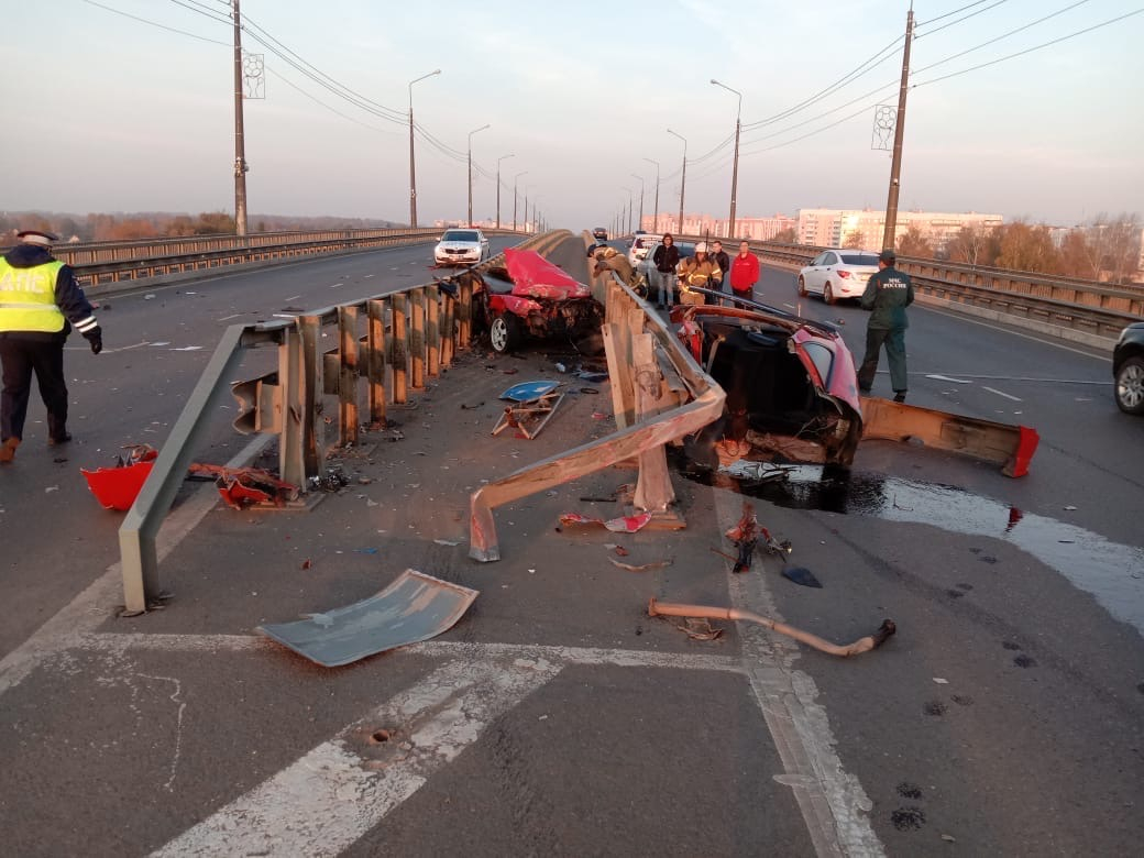 В ДТП в Саранске авто разорвало на две части: водитель погиб, пассажирка в больнице (ФОТО)