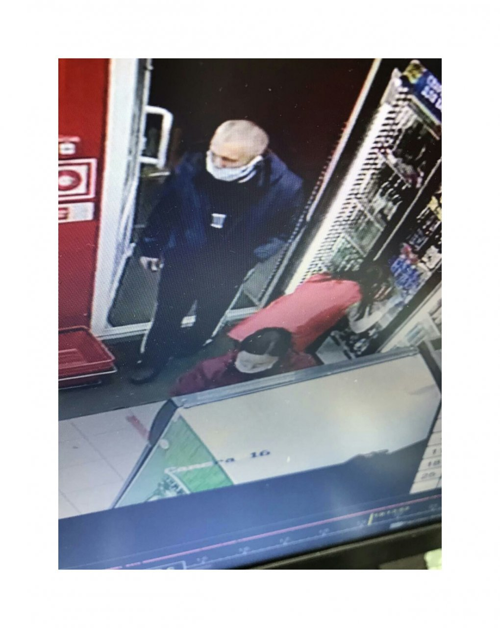 Полицейские Саранска ищут мужчину, пытавшегося расплатиться в магазине чужими картами