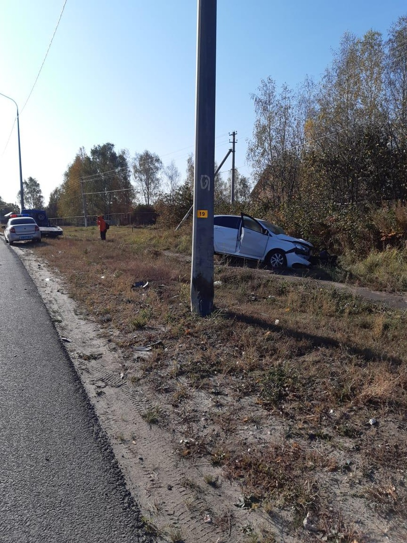 На трассе в Мордовии невнимательный водитель врезался в столб: есть пострадавшие