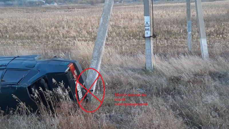 В Мордовии «ВАЗ» съехал в кювет и врезался в столб: один человек погиб