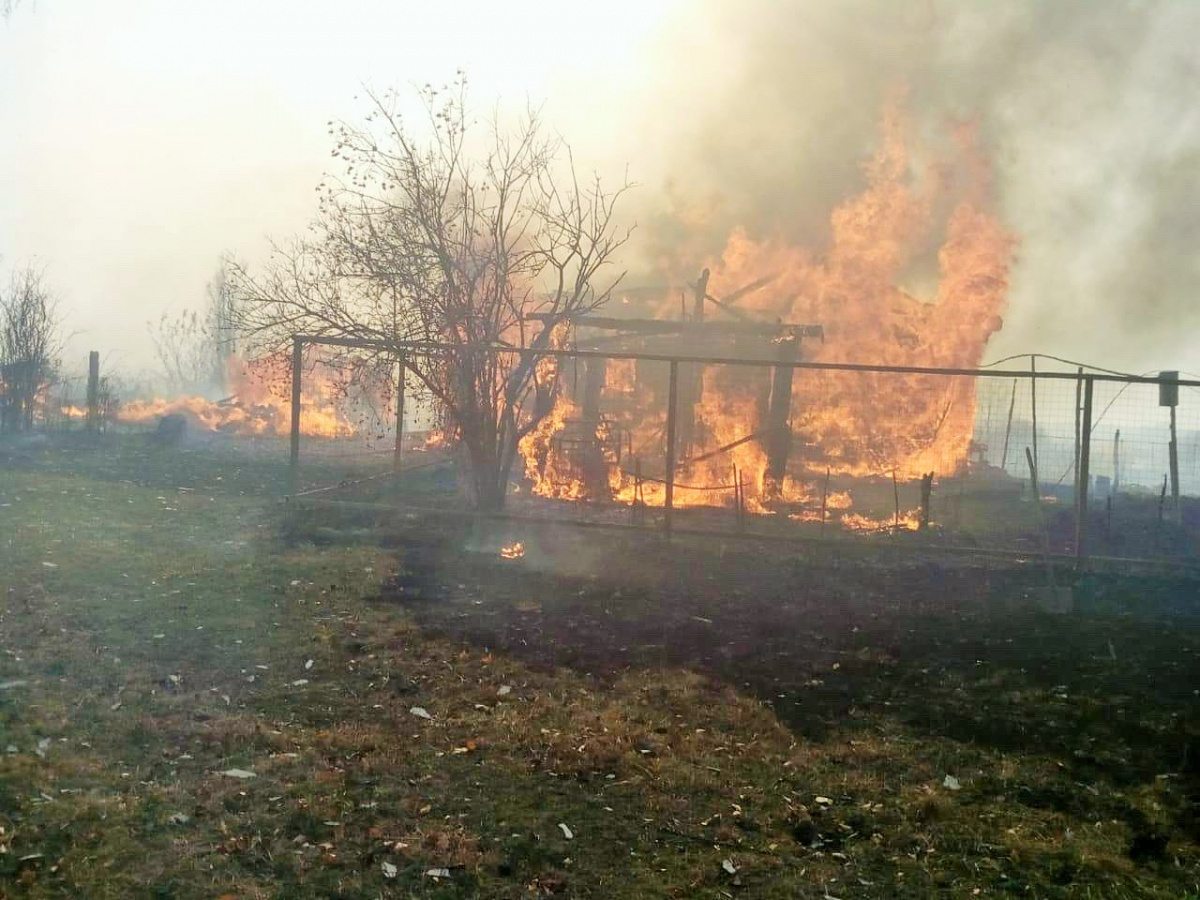 Полыхают 16 домов: в Мордовии крупный пожар охватил сразу два села