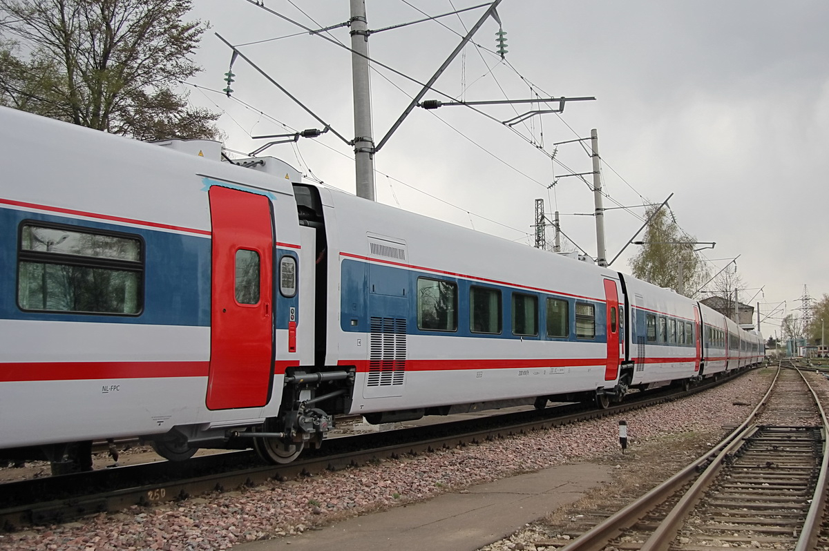 В Мордовии на переезде столкнулись поезд «Стриж» и автомобиль