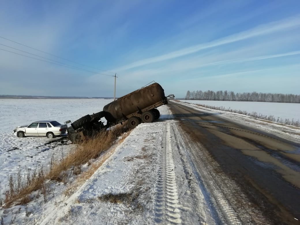 В Мордовии трактор и «ВАЗ» не поделили дорогу