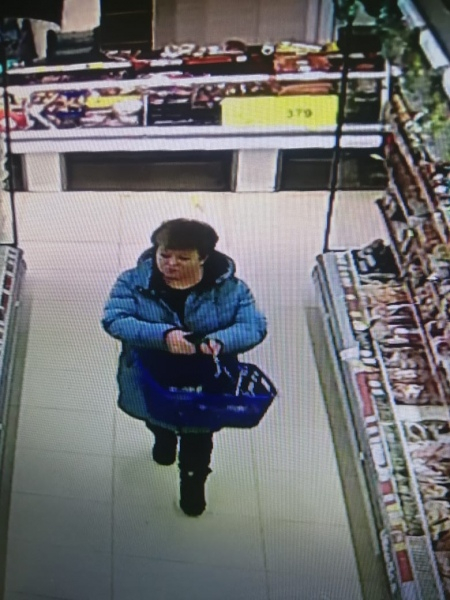 Полиция Саранска ищет женщину, которая разменяла фальшивку в магазине