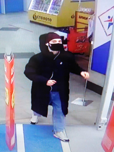 В Саранске ищут парня, укравшего куртку из спортивного магазина