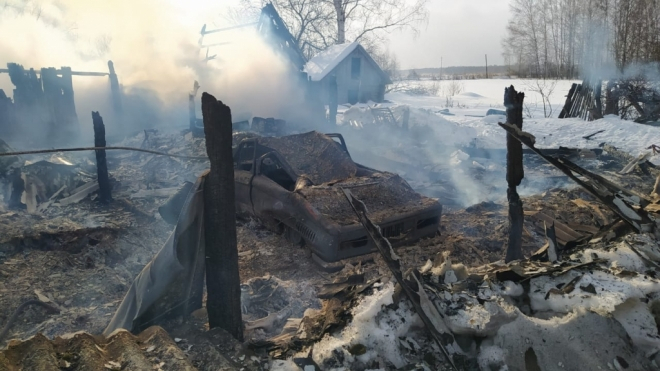 В Мордовии мужчина едва не сгорел, пытаясь потушить дом и баню