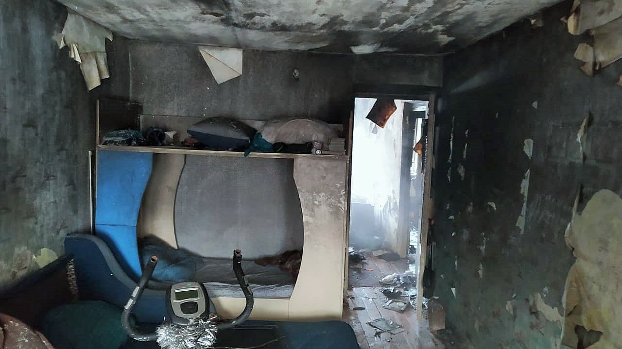 В Мордовии двоих детей спасали из горящего дома через окно