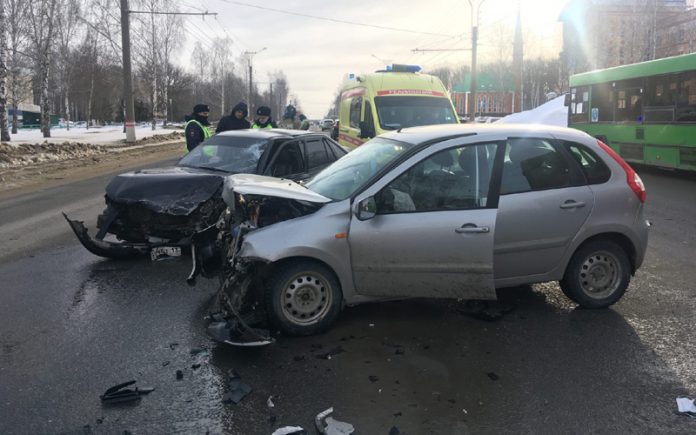 В Саранске два человека пострадали в ДТП с тремя легковыми машинами