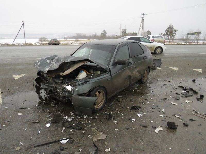 В Мордовии в ДТП с такси пострадали два человека