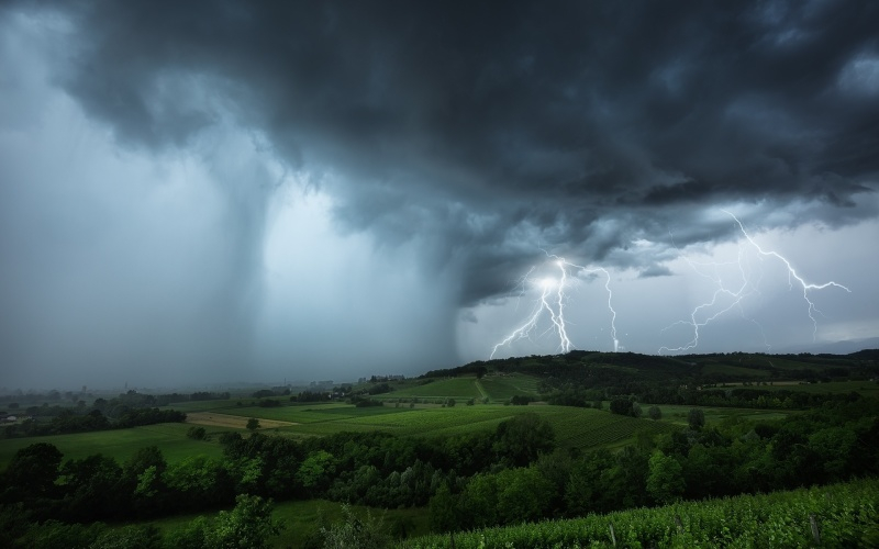 10 мая из-за грозы и ветра в Мордовии объявили оперативное предупреждение