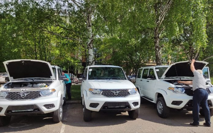 В Мордовии поликлиники и больницы получили 3 новых автомобиля